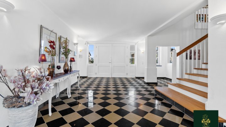 Traumhaftes Anwesen mit beheiztem Außenpool, Spa und Gästehaus auf parkähnlichem Grundstück