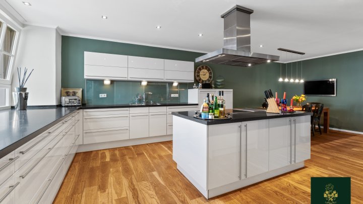 Traumhaftes Anwesen mit beheiztem Außenpool, Spa und Gästehaus auf parkähnlichem Grundstück