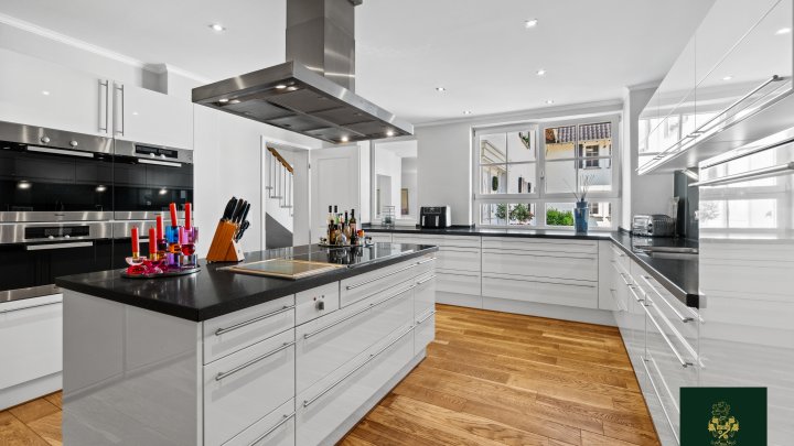 Traumhaftes Anwesen mit beheiztem Außenpool, Spa und Gästehaus auf parkähnlichem Grundstück