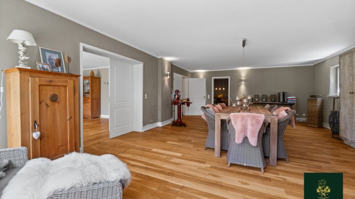 Traumhaftes Anwesen mit beheiztem Außenpool, Spa und Gästehaus auf parkähnlichem Grundstück