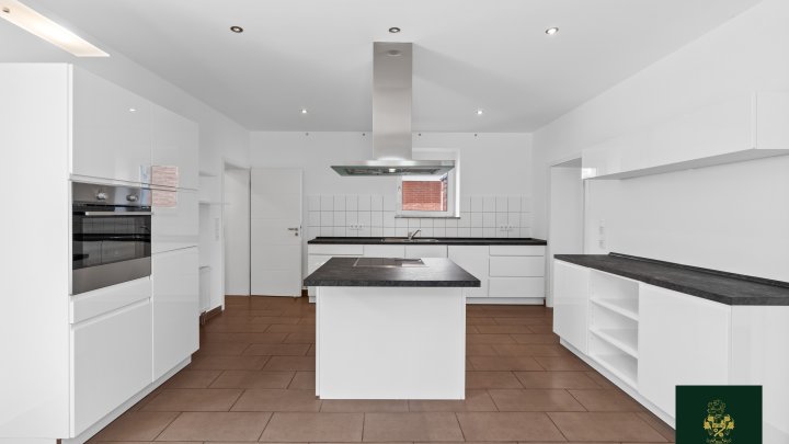 Traumhaftes Anwesen mit beheiztem Außenpool, Spa und Gästehaus auf parkähnlichem Grundstück