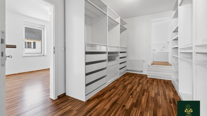 Traumhaftes Anwesen mit beheiztem Außenpool, Spa und Gästehaus auf parkähnlichem Grundstück