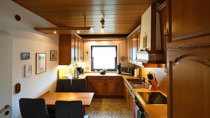 Freistehendes Zweifamilienhaus ideal für große Familien und Mehrgenerationen-Wohnen