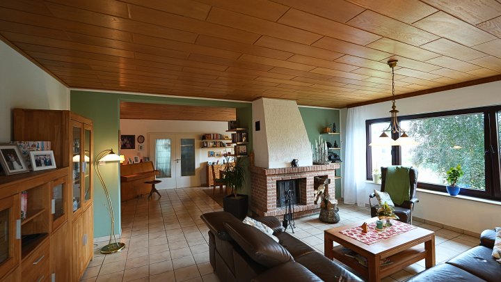 Freistehendes Zweifamilienhaus ideal für große Familien und Mehrgenerationen-Wohnen