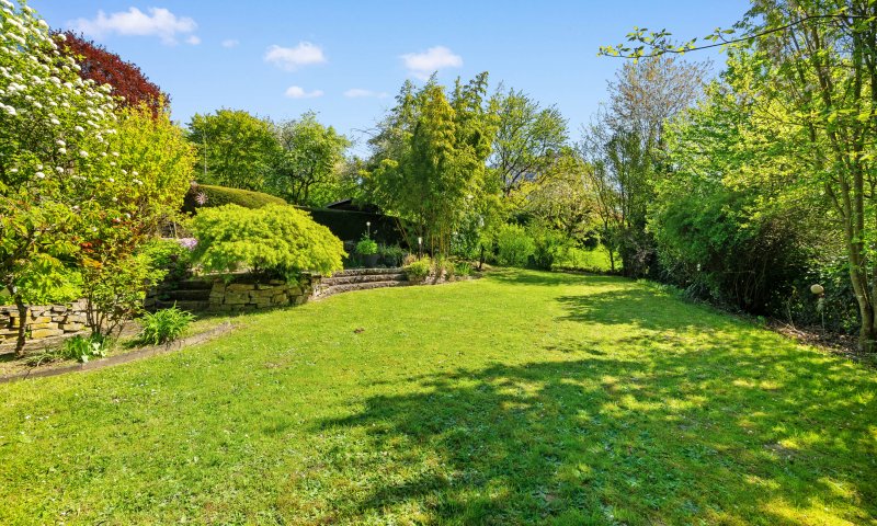Ein Zuhause, das begeistert! Hochwertiges Einfamilienhaus mit Schwimmbad und Garten in Seelscheid