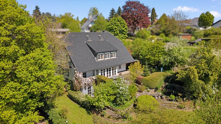 Ein Zuhause, das begeistert! Landhaus-Villa in Seelscheid