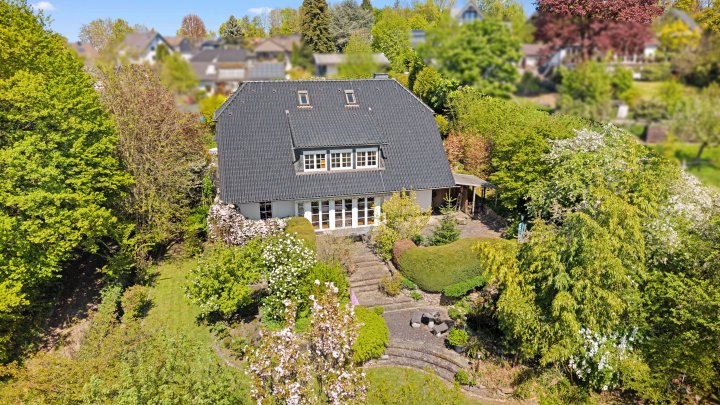 Ein Zuhause, das begeistert! Landhaus-Villa in Seelscheid
