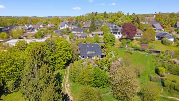 Ein Zuhause, das begeistert! Landhaus-Villa in Seelscheid