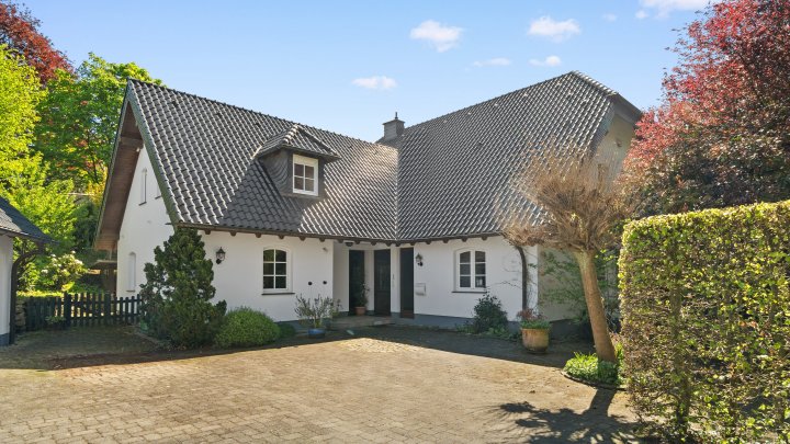 Ein Zuhause, das begeistert! Landhaus-Villa in Seelscheid