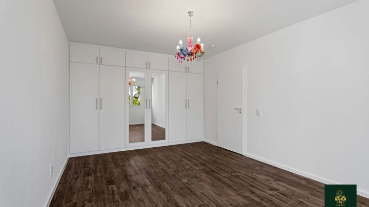 Über den Dächern der Kölner Altstadt – stilvoll sanierte 2-Zimmer-Wohnung direkt an Groß St. Martin